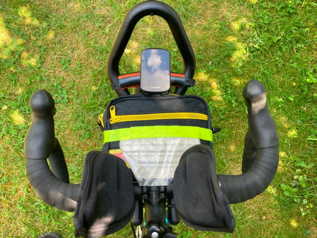 Cockpit mit Lenkeraufsatz, Lenkertasche, Garmin und Plan